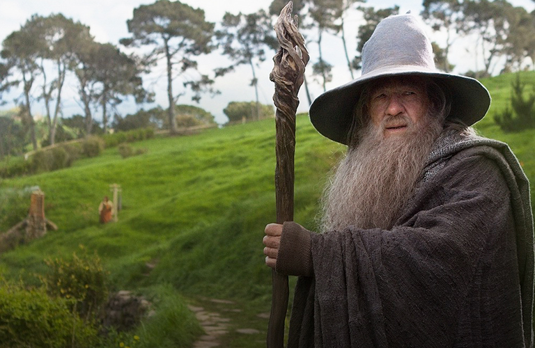 Гендальф, квиддич и Делориан. В каких локациях Владимира нейросеть спрятала киноотсылки?