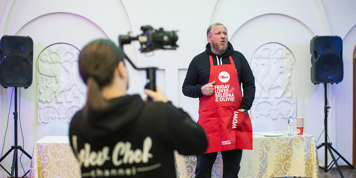 Владимирцы накормили Константина Ивлева «Оливье» с уткой и «Селедкой в берлоге»