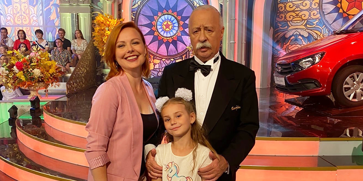 Жительница Владимира в программе «Поле чудес» удивила Леонида Якубовича подарками