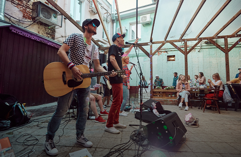 Где на этих выходных было громко: летники с живой музыкой