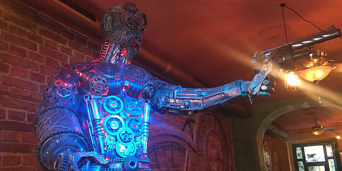 От улитки до Хеллбоя: Стимпанк-скульптуры из мусора