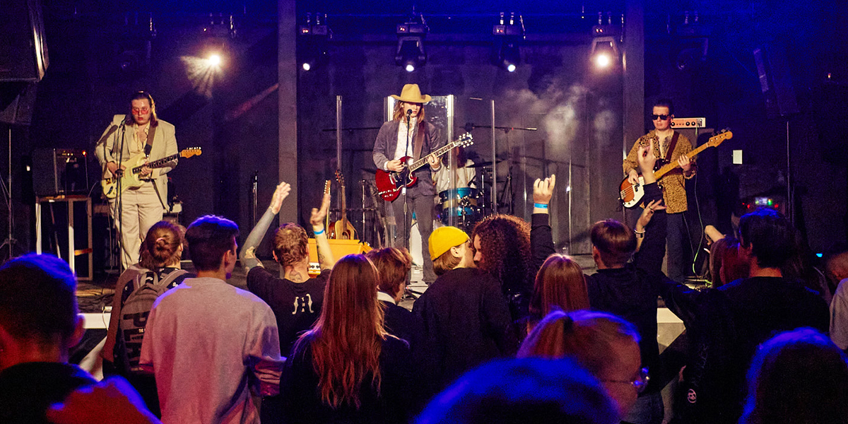 Нуарный дым ampLife и педальный фузз ТВОЮЖНАЛЕВО в одном концерте