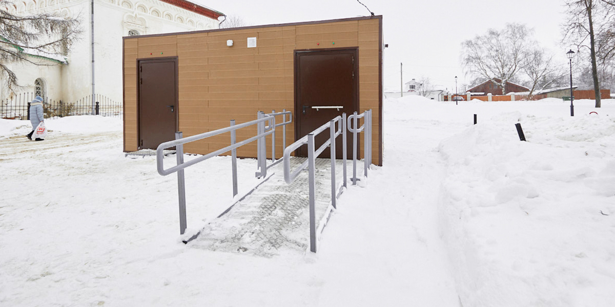 Помимо платных парковок в Суздале теперь есть бесплатные модульные туалеты