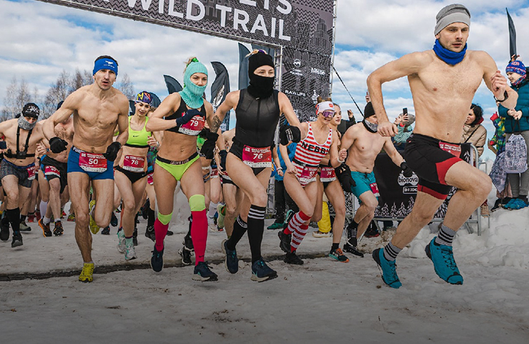 900 метров по морозу в плавках или купальниках. Владимирец занял второе место в забеге голышом