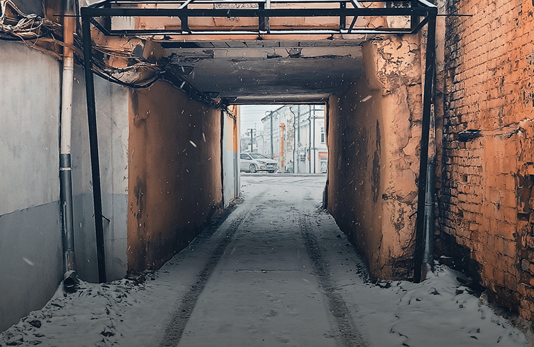 Порталы в другую реальность: эстетика подворотен в центре Владимира