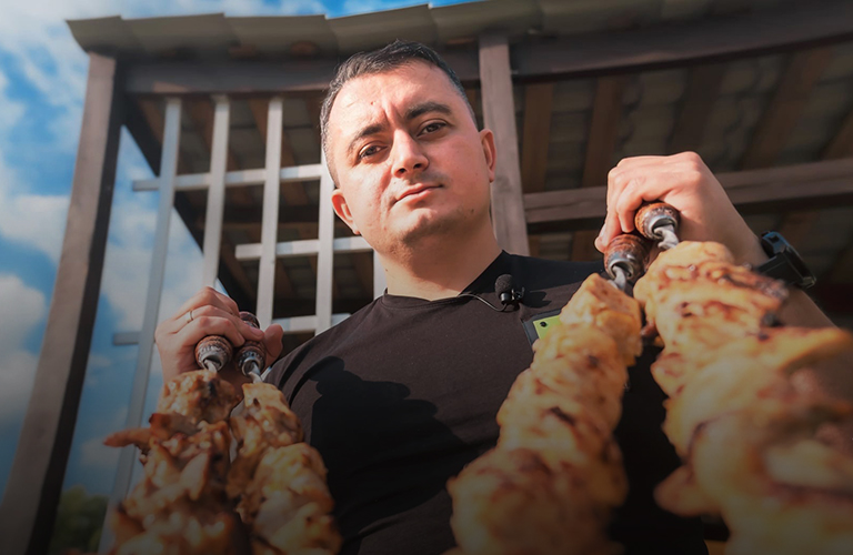 Дорого ли быть фуд-блогером? Шашлычный TikTok и восточный контент от Youtube-повара из Владимира