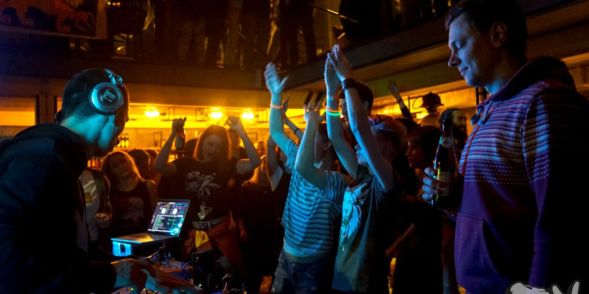 Владимирские саунд-систем-вечеринки: что это такое и когда оно бывает?