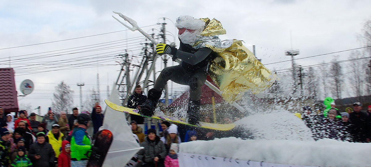 Каякер обошел лыжников и сноубордистов на аква-шоу в Мелехово