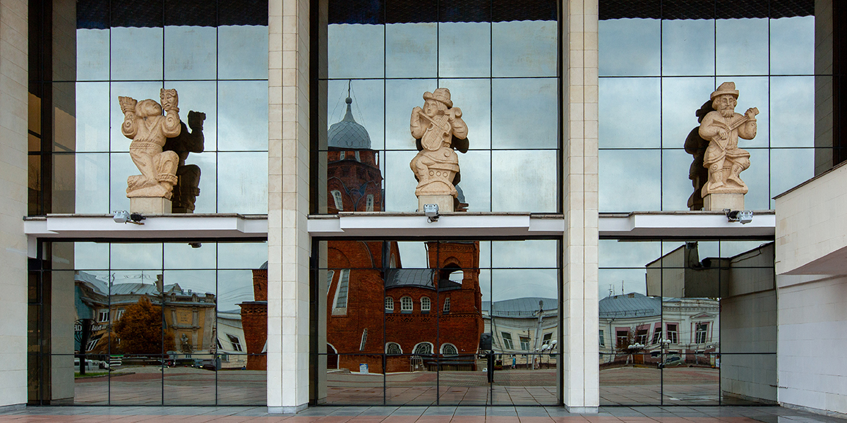 Игра на чужой сцене. Драмтеатр все же откроет сезон