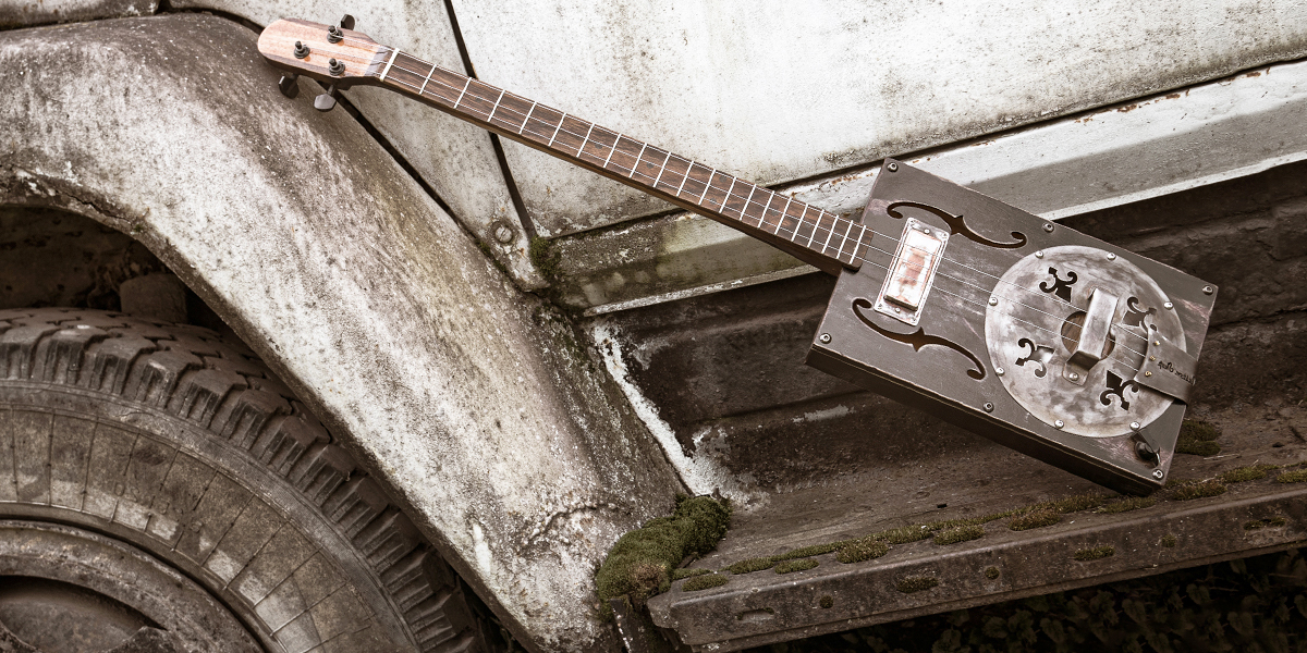 Музыка из сигарной коробки, или Причудливый инструмент с мужским характером в коллекции владимирца