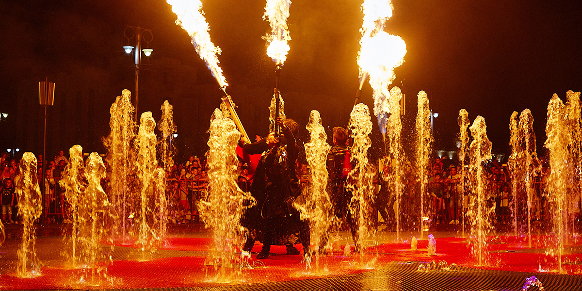 Звёздный футбол, легендарный косплей, эффектное файер-шоу: самые интересные события Дня города-2022