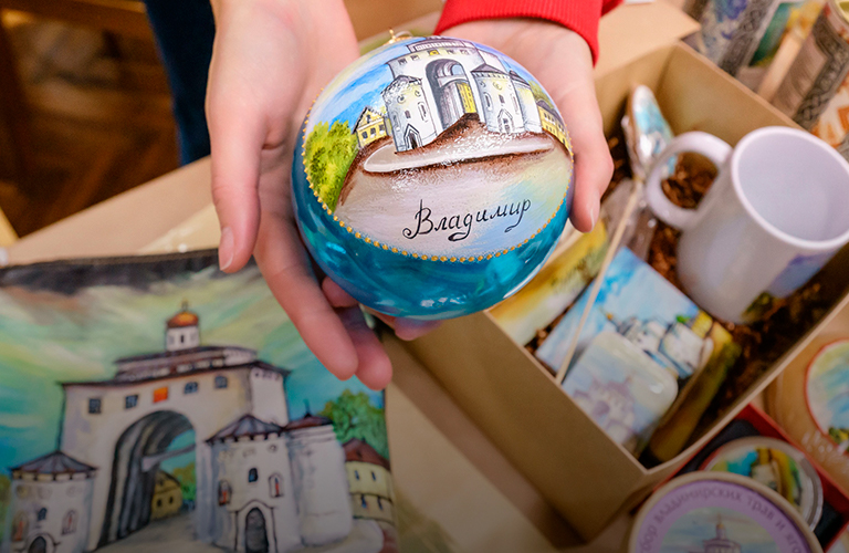 Авторская роспись и пряники с огурцом принесли Владимиру звание города с лучшими сувенирами