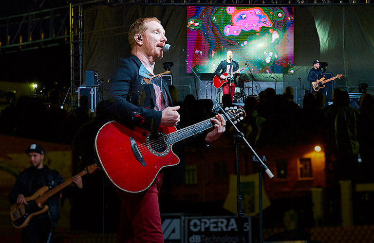 «Не свинячьте!», - солист «Братьев Грим» призвал владимирцев к порядку