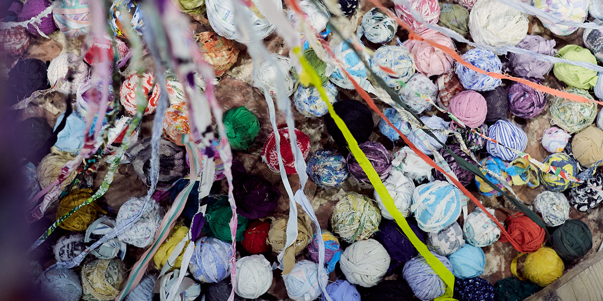 Вязаная ракета и другие экспонаты в доме, который превратился в большую инсталляцию