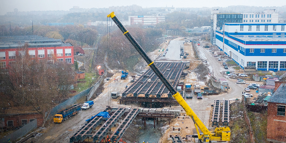 Трассу на Суздаль расширят до четырех полос, а на мосту через Рпень уже укладывают балки