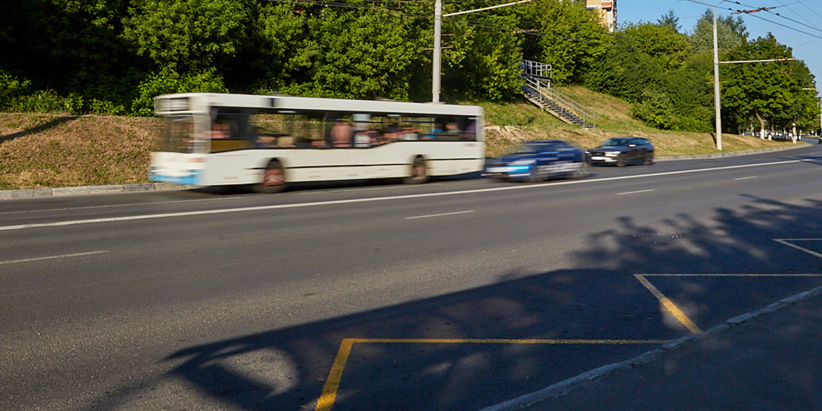 Возвращение автобусов и закрытие «пешеходника» через Рпень в обзоре дорожных новостей за неделю