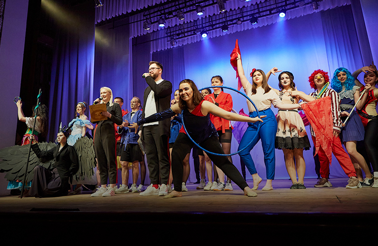 Звездный гала-концерт «Студвесны» ВлГУ: от сказок до настоящей любви