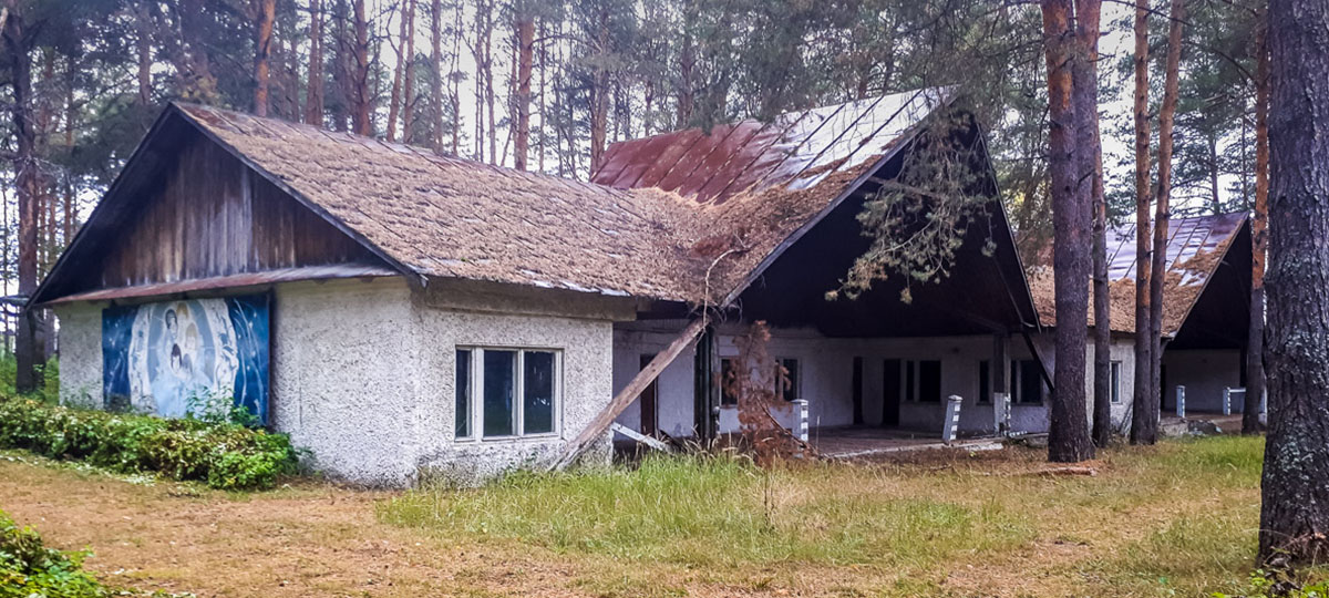 Затерянный мир: Фотопрогулка по заброшенному пионерскому лагерю