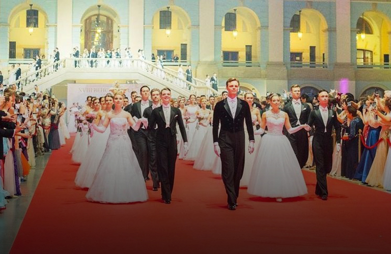 Один из самых масштабных балов в мире глазами дебютантки из Владимира