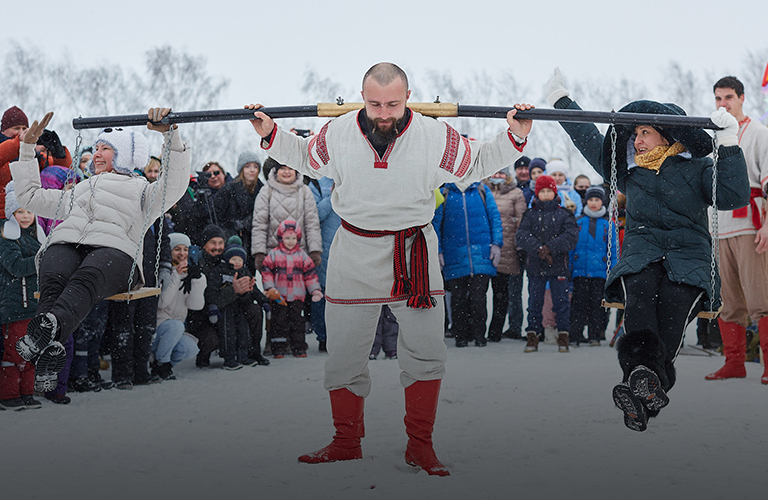 Экстремальная Масленица в Суздале: великое противостояние и раздетый богатырь на гвоздях