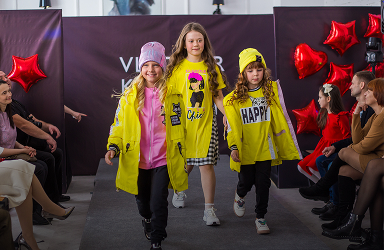 Первые шаги на подиуме. Во Владимире прошел детский показ модной одежды