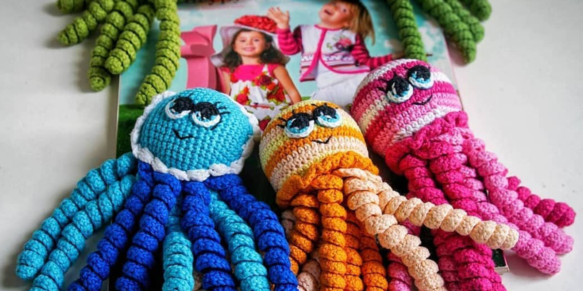 28 петель тепла! Феи со спицами и крючками творят добрые дела