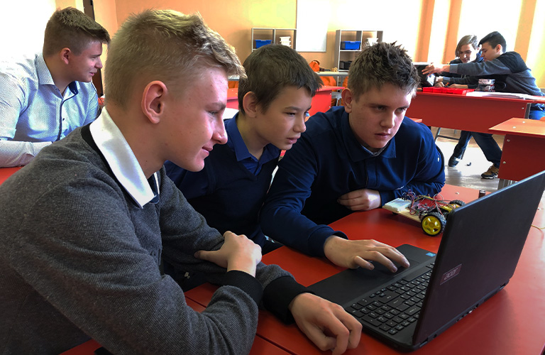 Школы региона получили самые современные гаджеты 