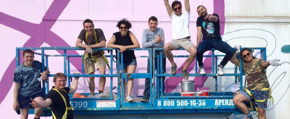 Две тонны краски на 10 тыс.м2: Александр Григорян и крупнейшее граффити в России