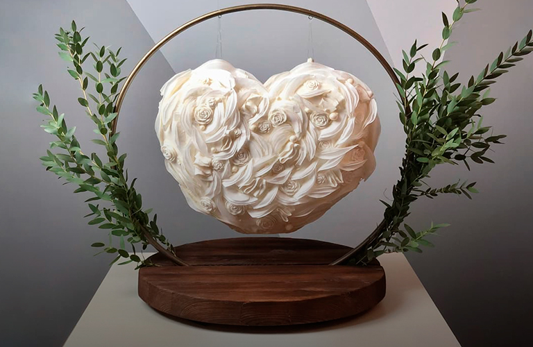 Парящие, вращающиеся и гендерные: удивительные торты местных кондитеров