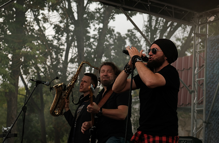 «Рекорд Оркестр» зажег на рок-забеге в усадьбе Храповицкого