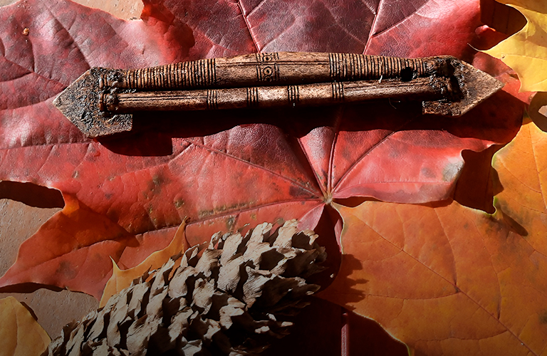 В Муроме нашли топор XII века, княжескую печать и футляр для гребня, а в Суздале изучили тайное захоронение