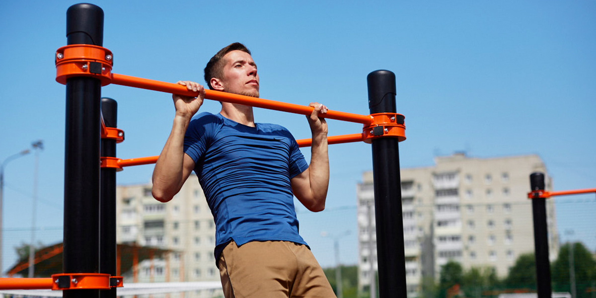 Проверяем вместе с тренером возможности первой «умной» спортплощадки во Владимирской области