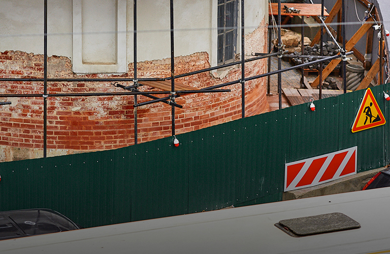 Золотые ворота поменяли цвет. Как проходит реставрация памятника белокаменного зодчества