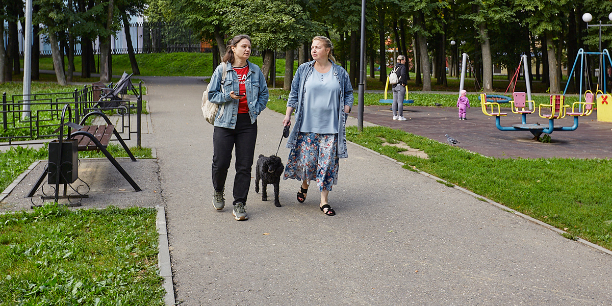 Ламповые дворики, дом с колоннами и дог-парк: чем примечательна жизнь на Всполье?