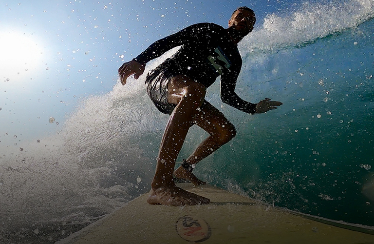 «Встретить рассвет в океане». Как сёрфер из Владимира покорял волны на Шри-Ланке