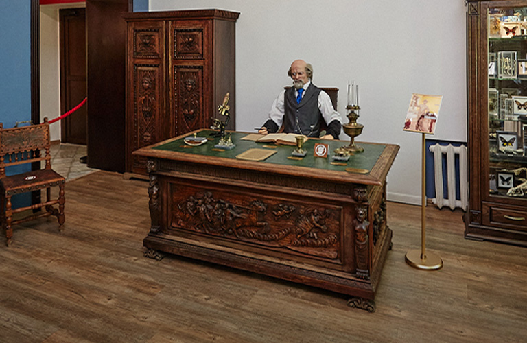 В музее на Георгиевской появился кабинет провизора с манекеном первого владимирского аптекаря