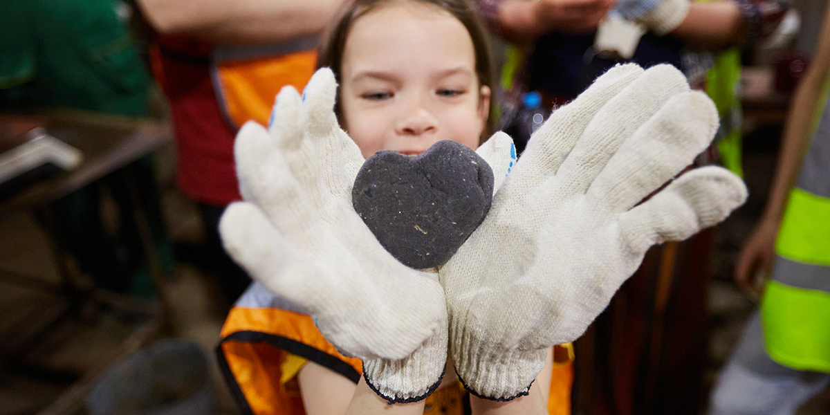 Через ручную сортировку к тротуарной плитке: вторая жизнь мусора во Владимире
