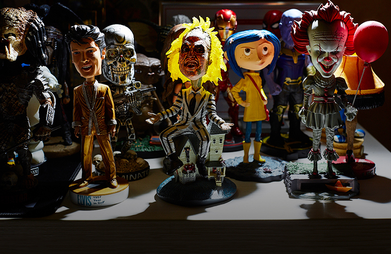 Веном, Битлджус и Коралина из Страны Кошмаров поселились в квартире коллекционера из Владимира