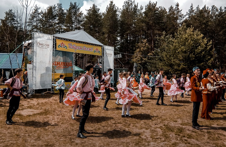 Посидели в юрте и залезли на столб: Сабантуй во Владимире