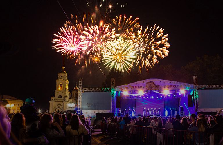 День города нового формата и оффлайн-линейки: сентябрьские праздники состоятся!