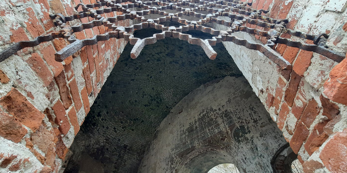 Холмы, пруды да заброшенный храм старинного села Никульское