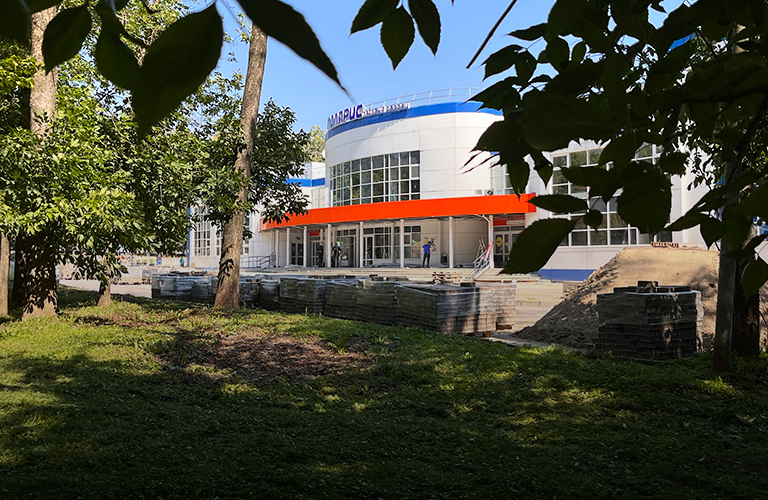 «Полярис» готовится к открытию ледовой арены, а школа № 1 – к новому учебному году