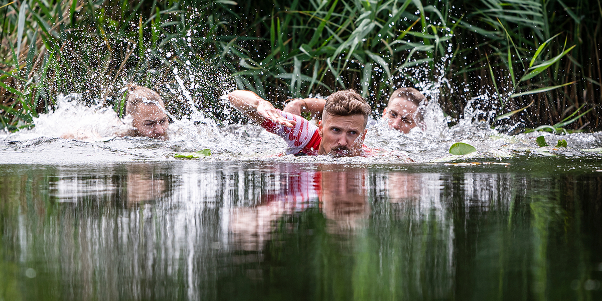 Вплавь, вброд, по грязи и отбиваясь от пчел. Владимирец победил в экстрим-забеге на GRUT-2023