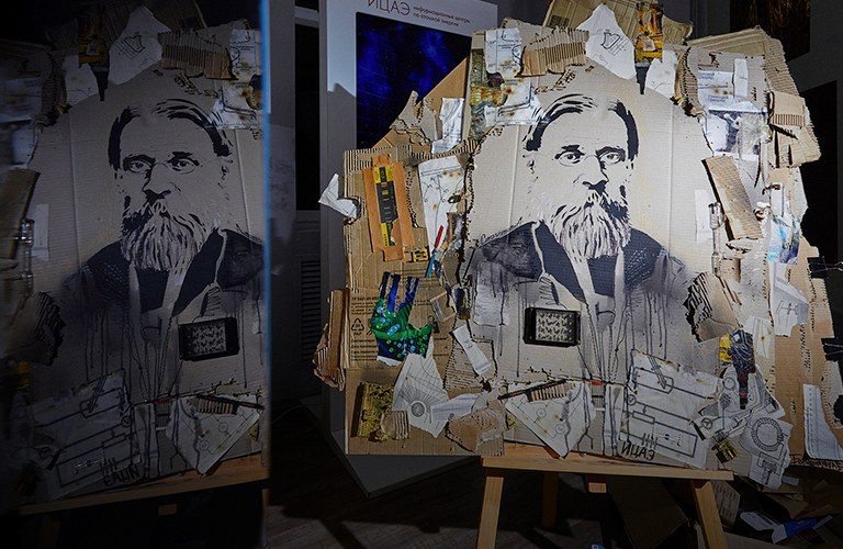 Экоарт во Владимире: Александр Столетов из рваного картона и Фрида Кало на фоне стены из упаковки