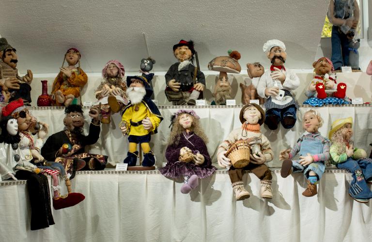 Шедевры из колготок и бегемот с Рублевки. Авторские куклы владимирского музея