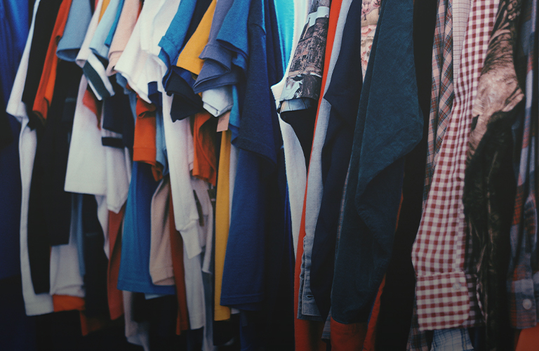 Будущее наступило. Теперь ненужную одежду можно сдать не выходя из дома
