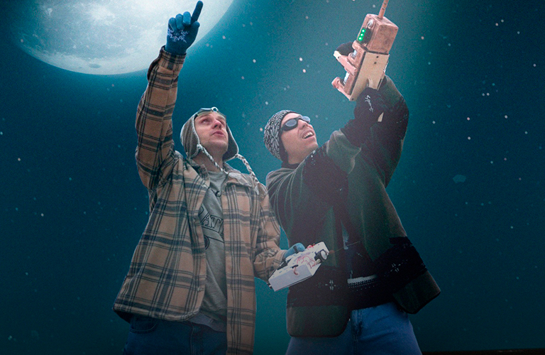 Альбом со своим мирком и ретровайбом. Новые эксперименты шоу-проекта «ШкольниК и Бау»