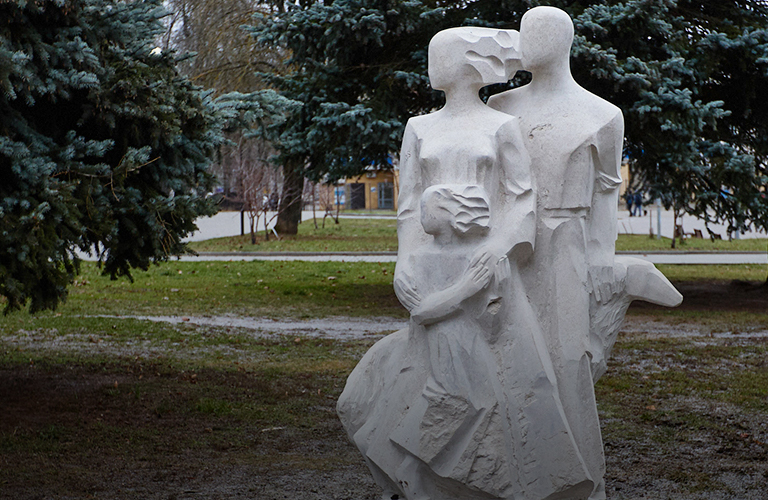 Снова белокаменный: улицы Владимира украсили четыре скульптуры с летнего стоунфеста