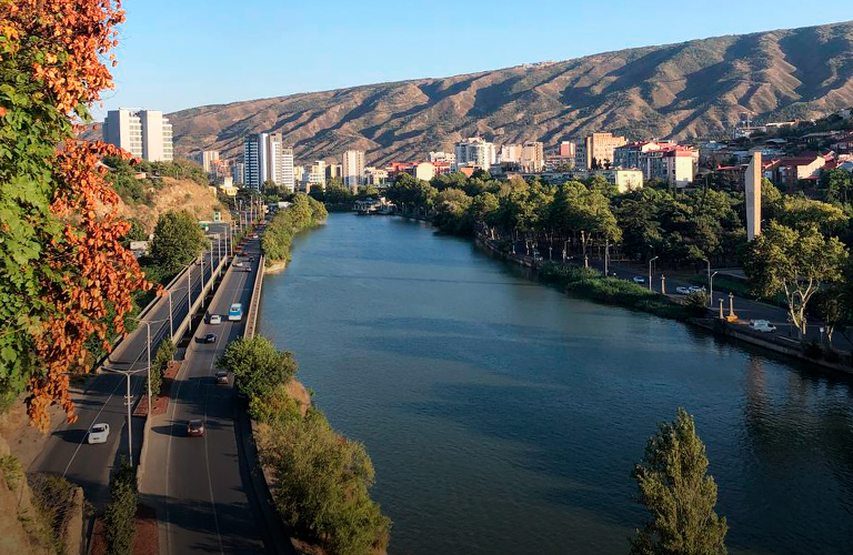 Владимирская актриса про танцы в историческом центре Тбилиси и щедром кавказском гостеприимстве