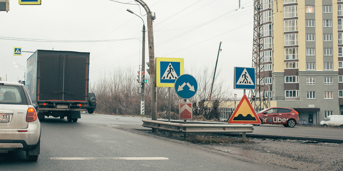 Убирают снег с улиц и «зебры» с Пекинки. Обзор дорожных новостей